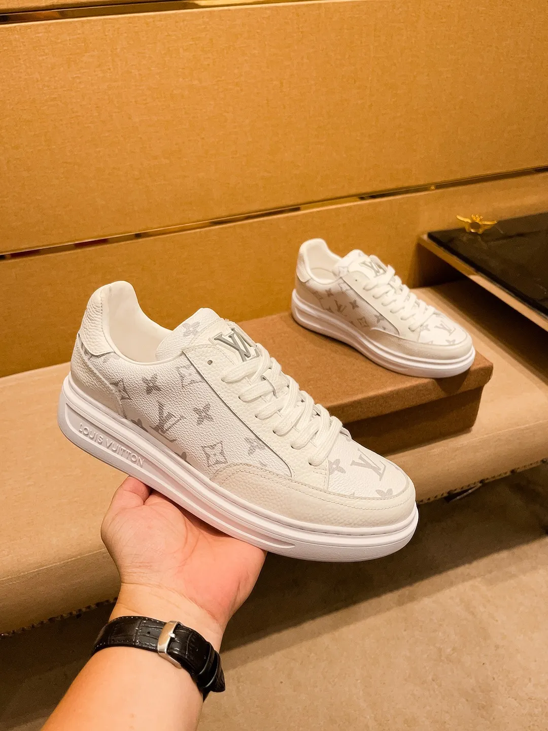 Men's shoes 💰 400💰【 LV 】🔥 Louis Vuitton, high-end men's shoes brand, official website 1:1 latest masterpiece: the upper is made of first-layer cowhide imported from Italy with a comfortable and breathable lining➕original non-slip and wear-resistant outsole🔥, making walking more convenient and comfortable! An exclusive new model, a stunning work, a beautiful 1:1 replica [color] compared to the official quality! Create a fashionable personality to set off your uniqueness! A must-have for trendy men! Classic 🔥Size: 38-44 Color: 🔥 3⃣️colors available🔥.